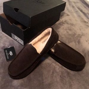UGG Men’s Slippers. Mascot Size 11